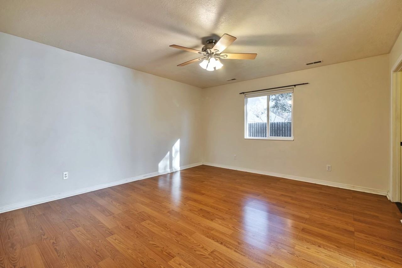 434 N Madison Ave - Photo 4 of 17