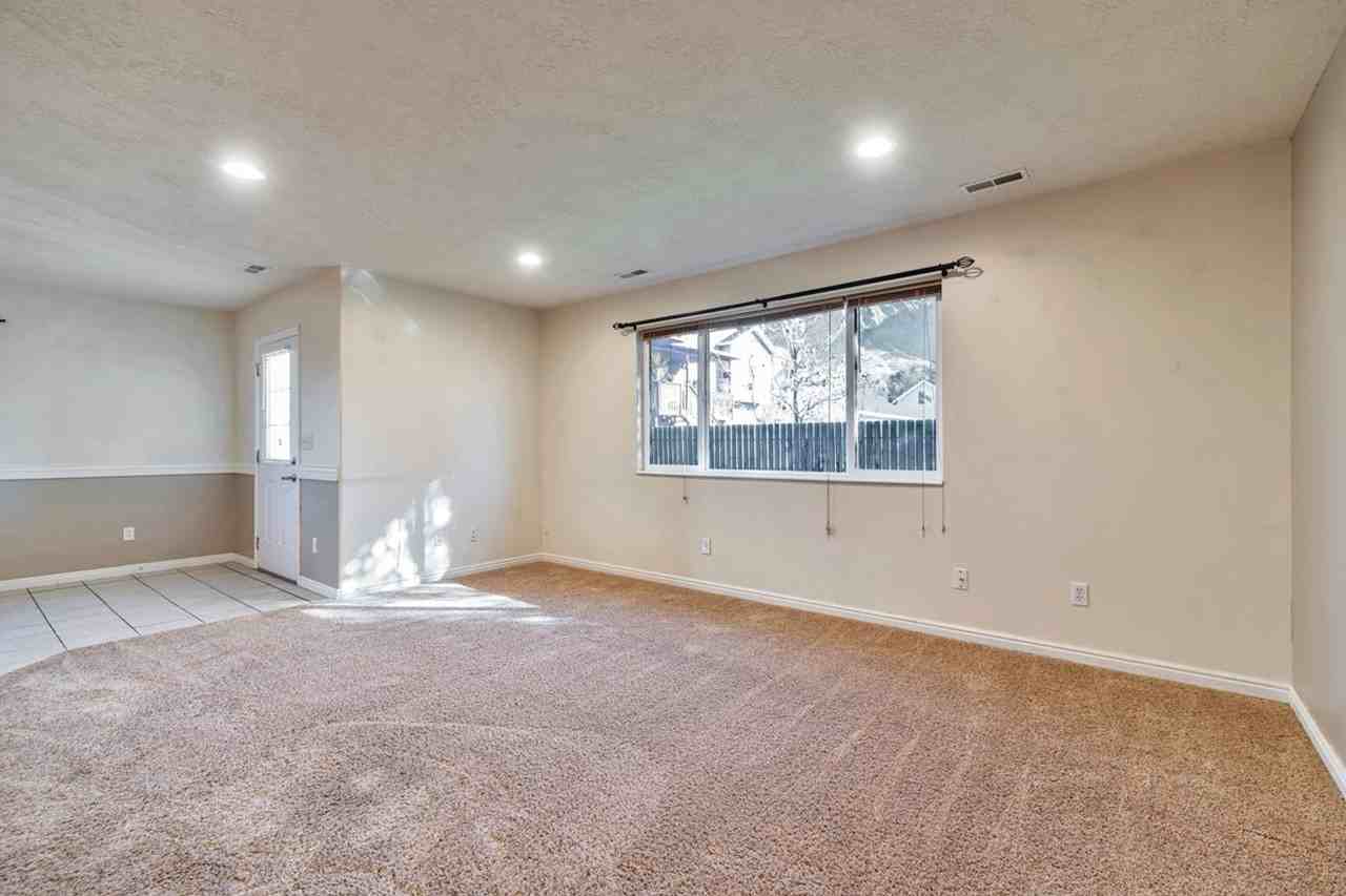 434 N Madison Ave - Photo 5 of 17