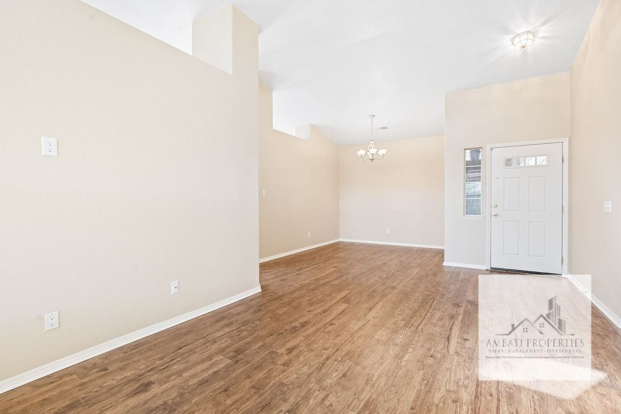 8684 N Recreation Ave - Photo 2 of 12