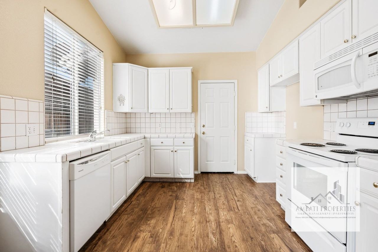 8684 N Recreation Ave - Photo 4 of 12