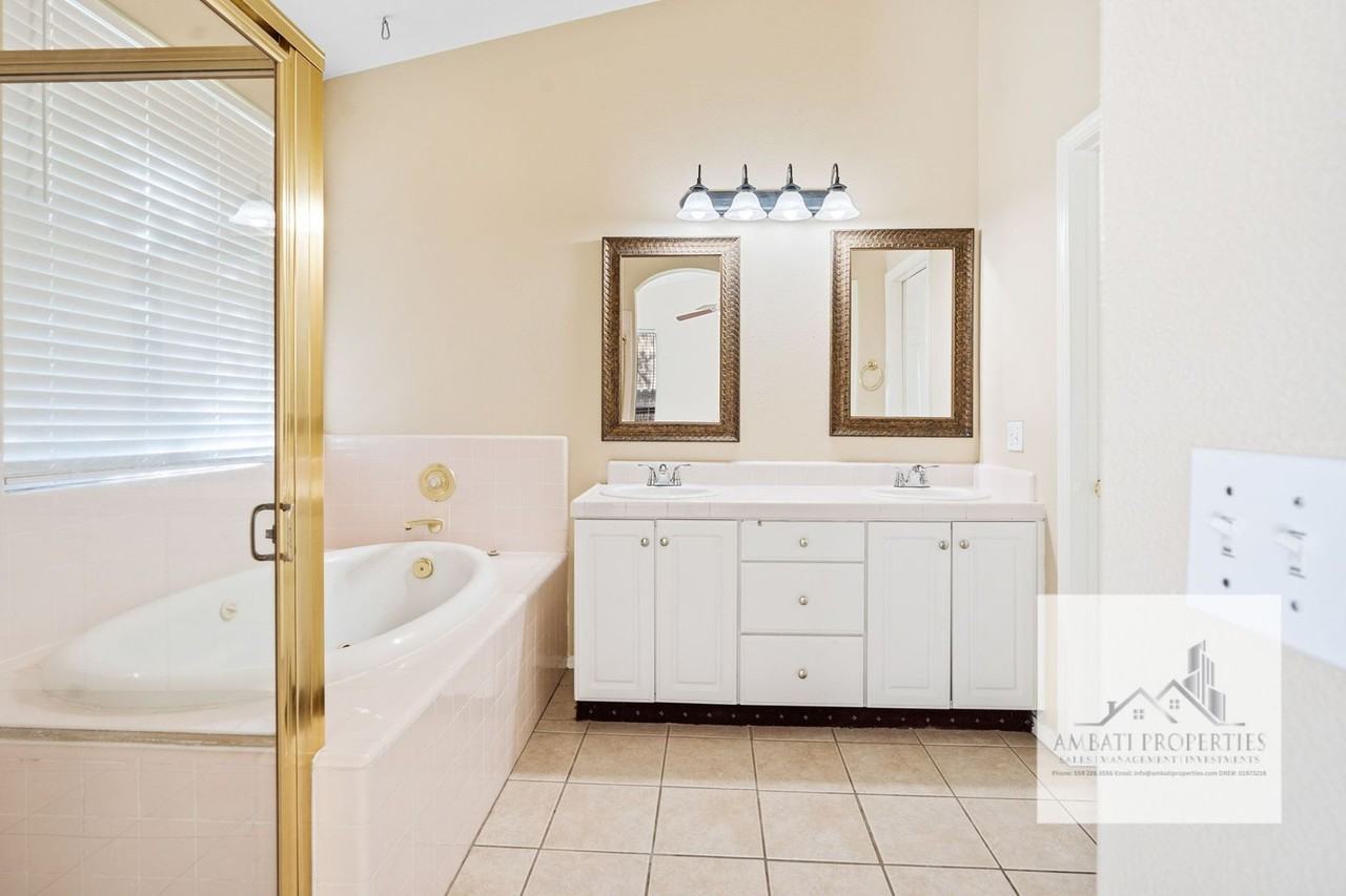 8684 N Recreation Ave - Photo 6 of 12