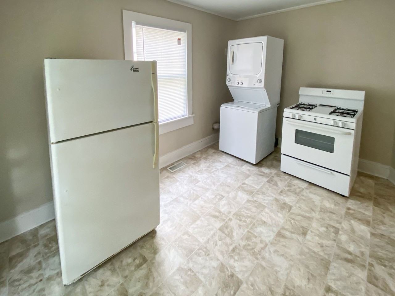 106 Stinson St - Photo 5 of 9