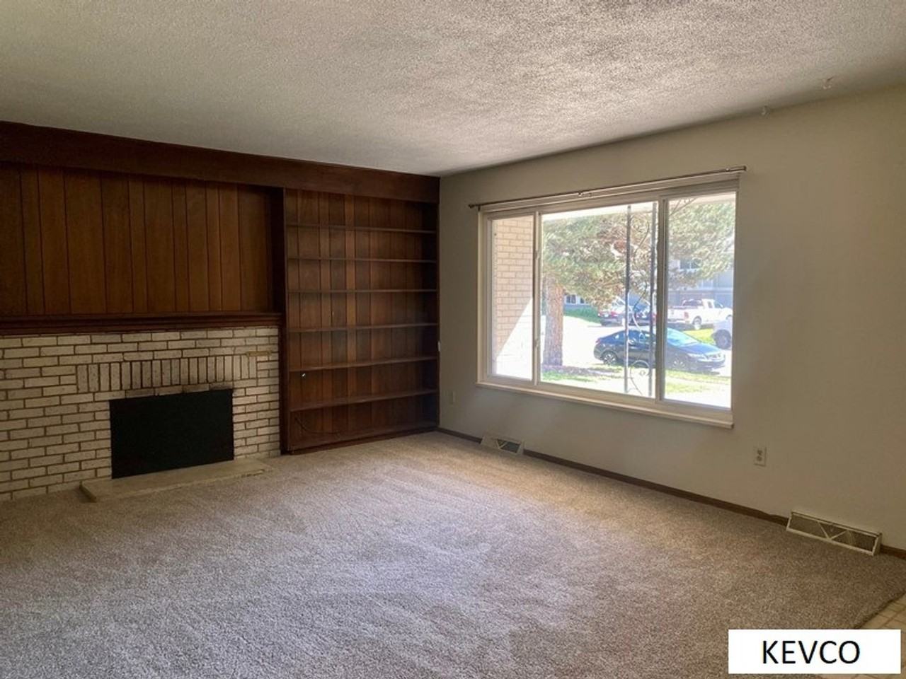 2805 Redwing Rd - Photo 2 of 24