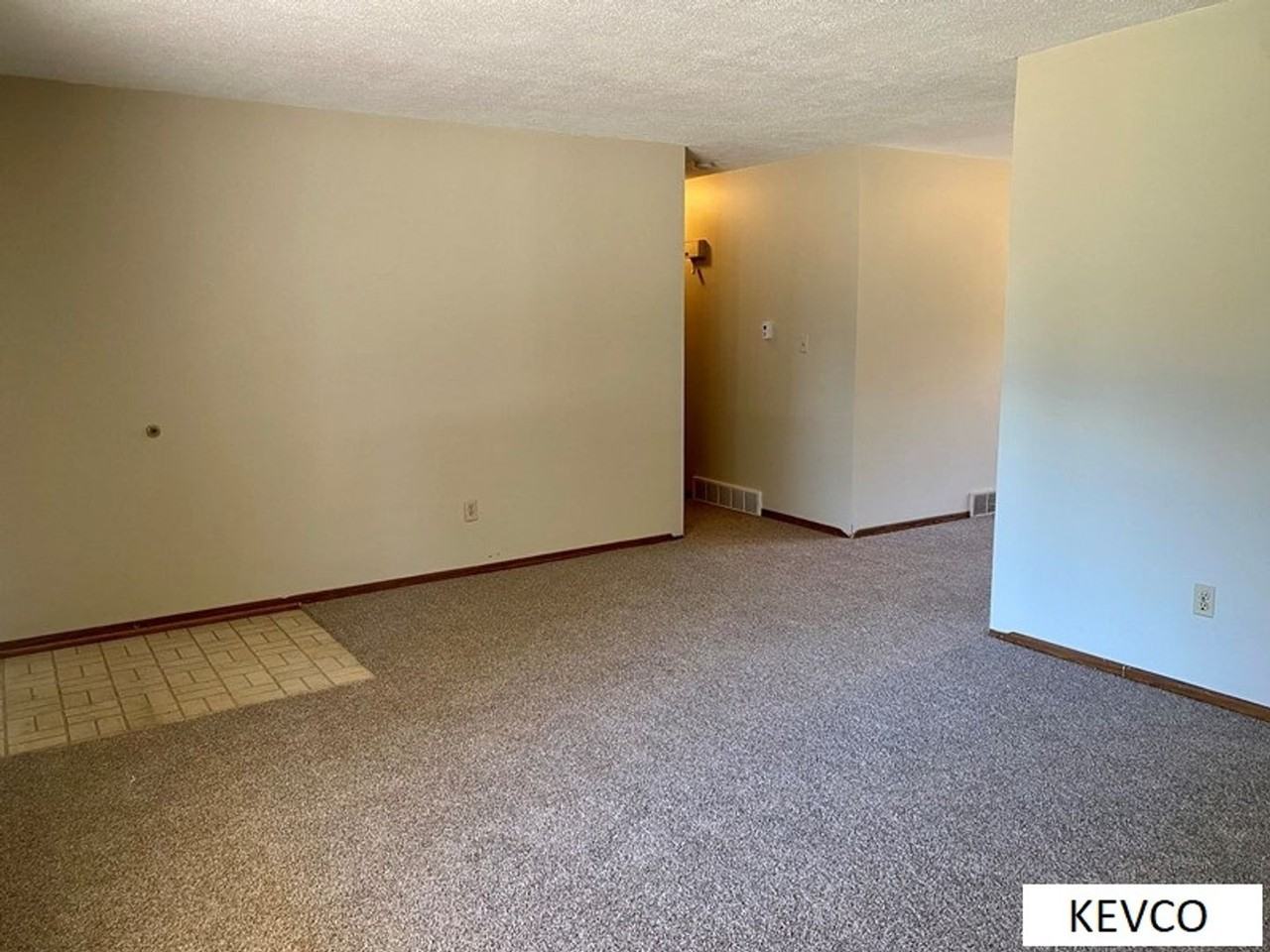 2805 Redwing Rd - Photo 3 of 24