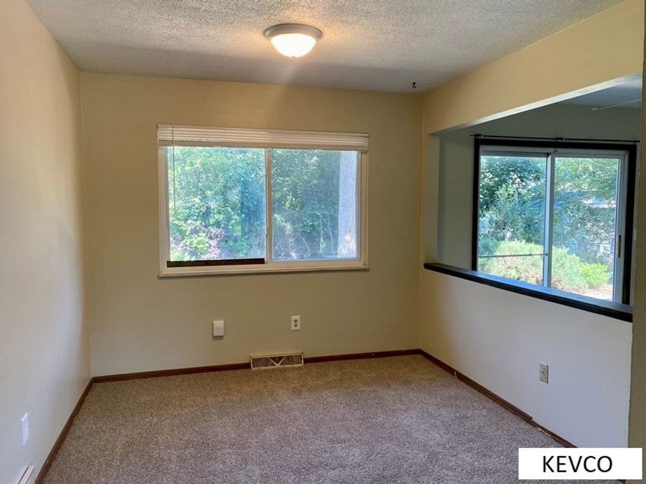 2805 Redwing Rd - Photo 4 of 24