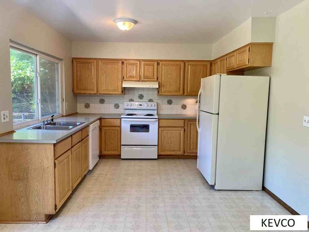 2805 Redwing Rd - Photo 5 of 24