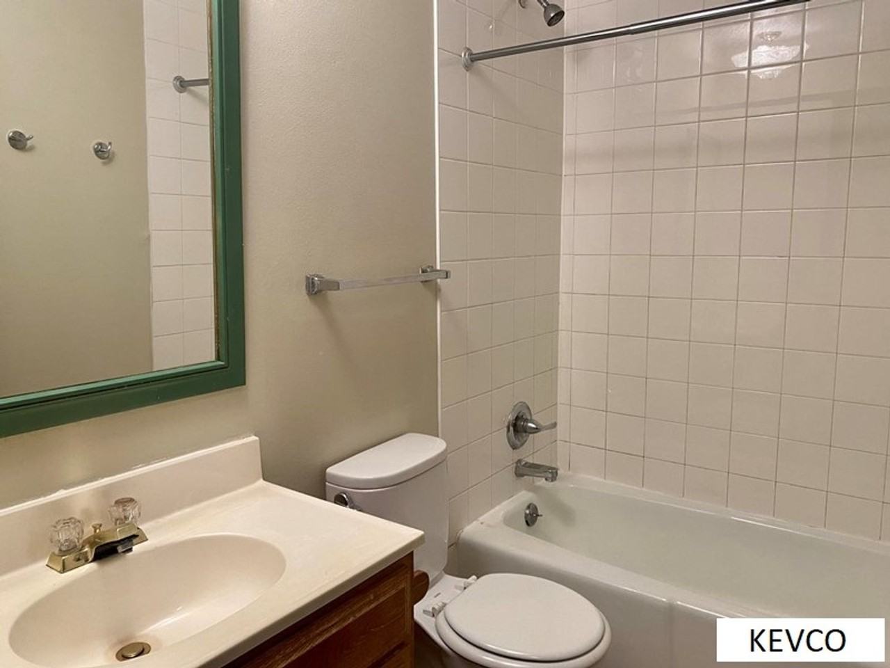 2805 Redwing Rd - Photo 6 of 24