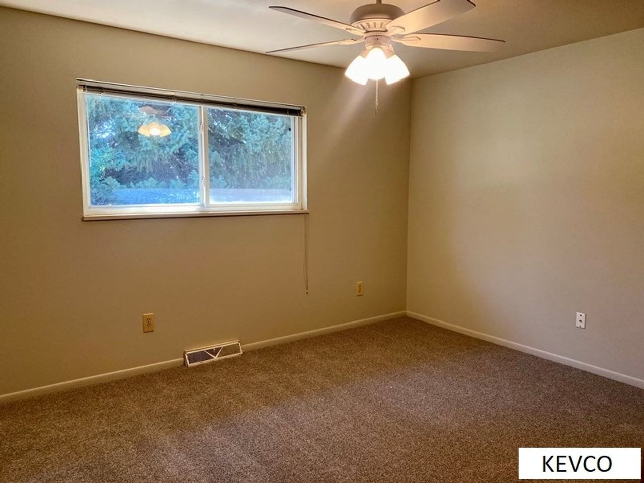 2805 Redwing Rd - Photo 7 of 24