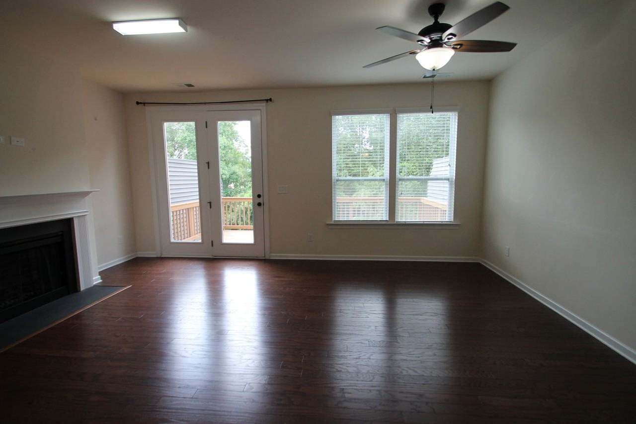 1044 Archibald Ave - Photo 6 of 33