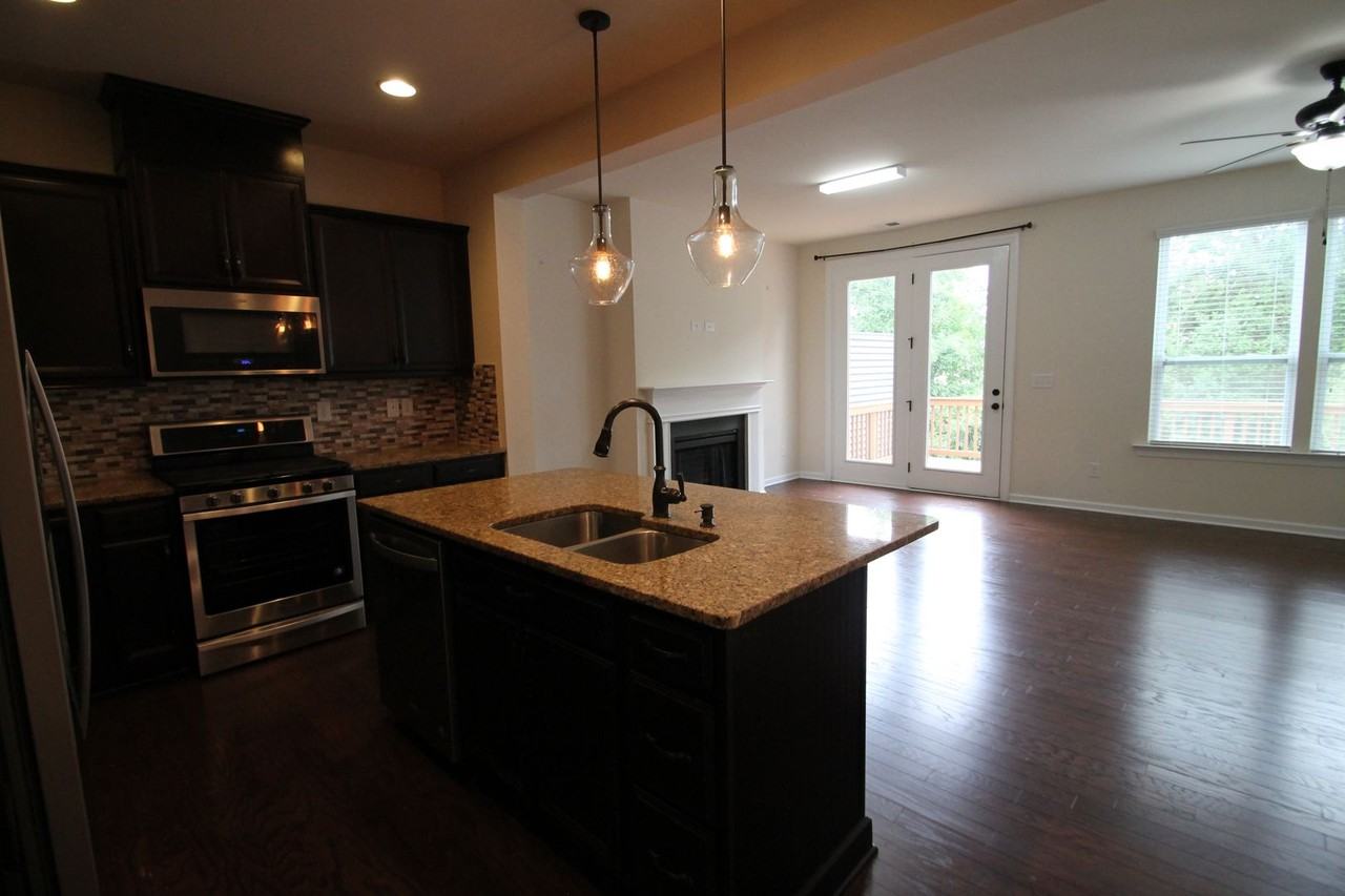 1044 Archibald Ave - Photo 7 of 33