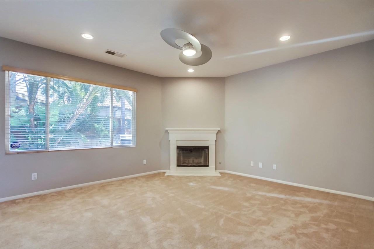 3567 Pebble St - Photo 4 of 40