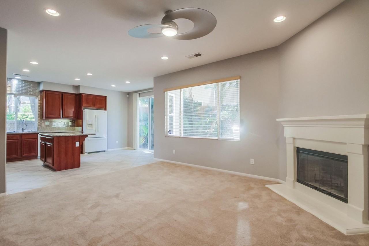 3567 Pebble St - Photo 5 of 40