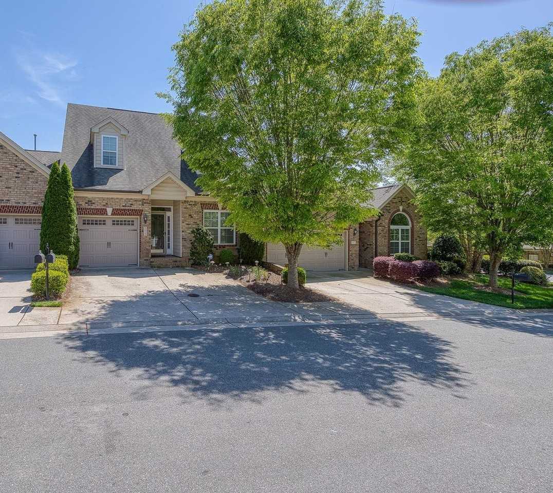 5015 Wyngate Village Dr - Photo 2 of 44