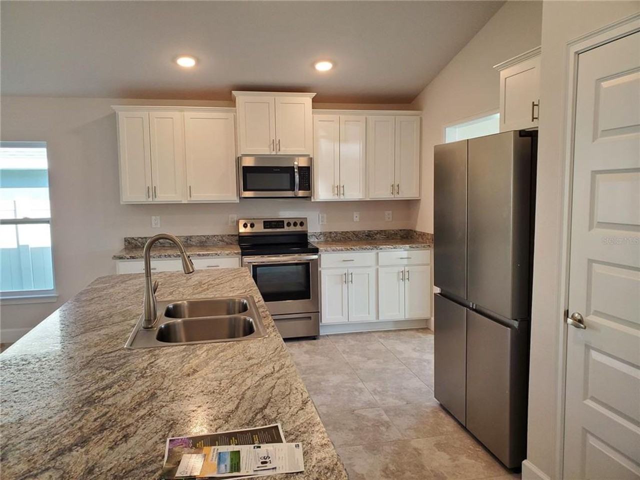 1138 Berry Ln - Photo 5 of 21