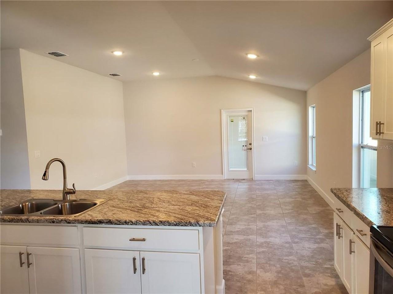 1138 Berry Ln - Photo 6 of 21