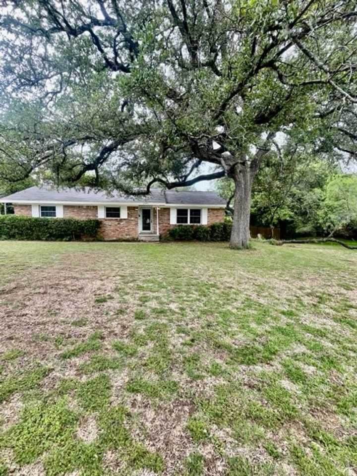3310 Macarthur Dr - Photo 2 of 6