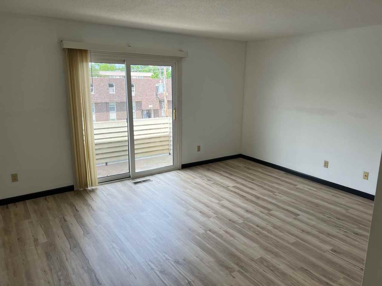 1002 E Harding Dr #304 - Photo 2 of 11