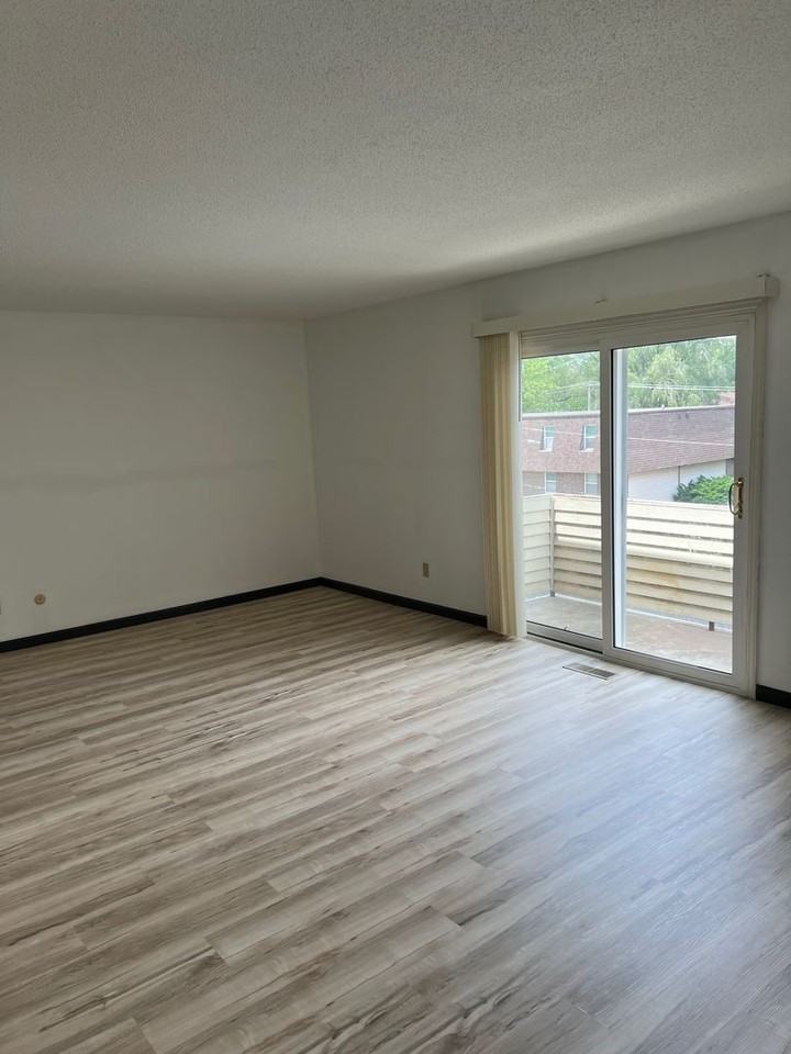 1002 E Harding Dr #304 - Photo 3 of 11