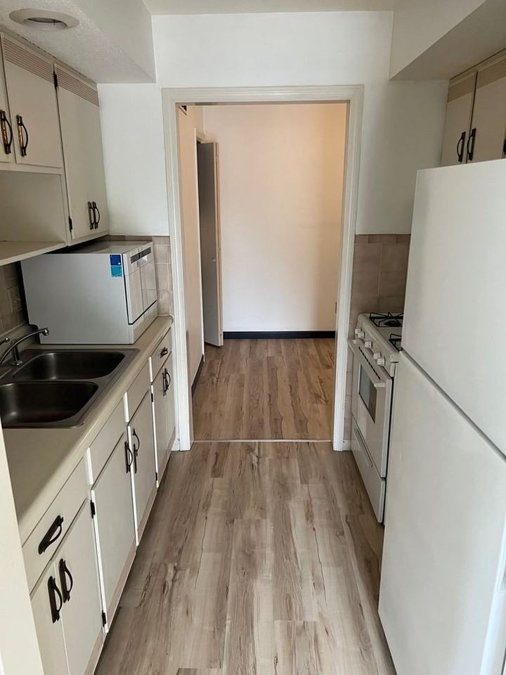 1002 E Harding Dr #304 - Photo 7 of 11