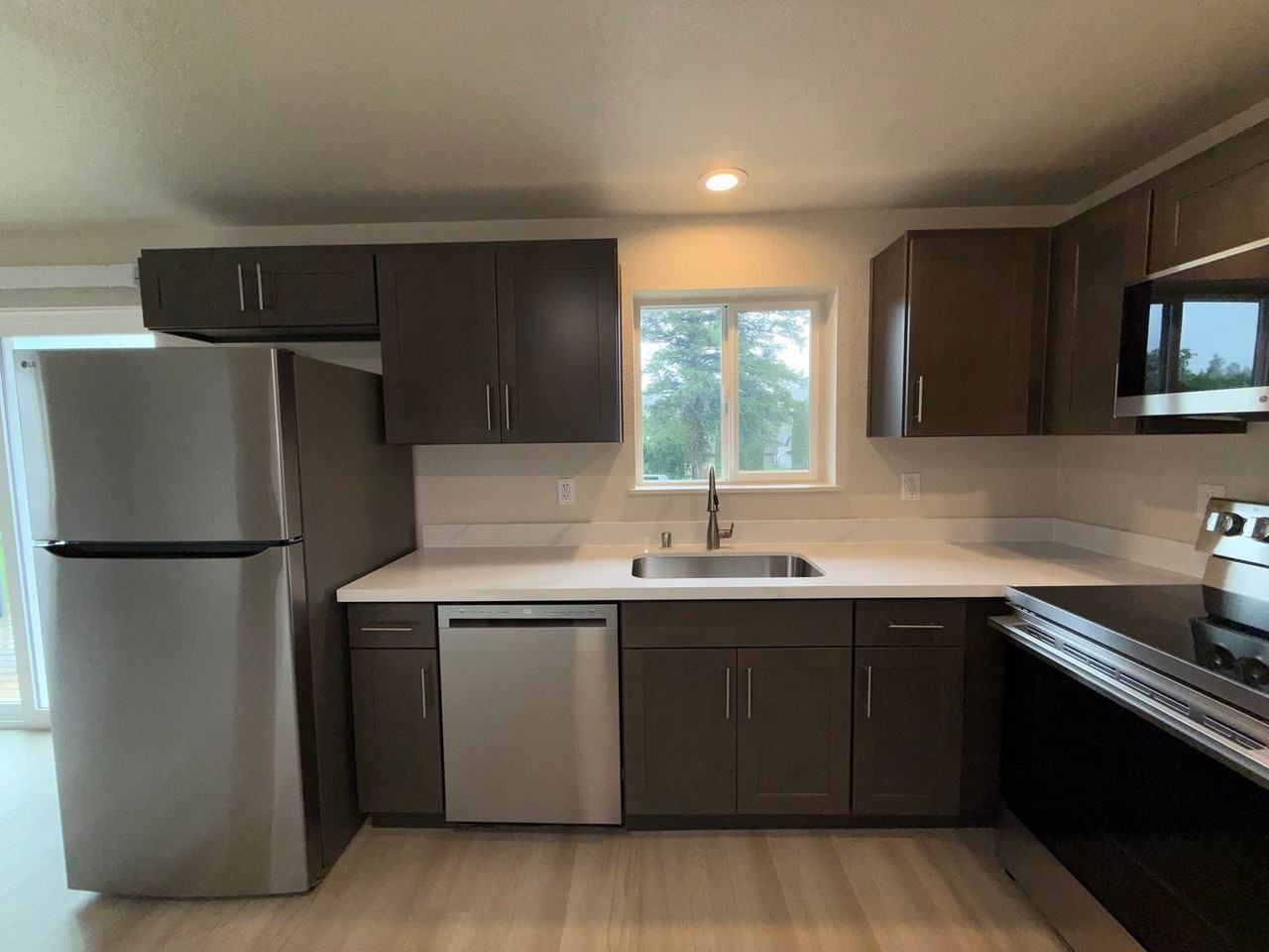 808 4th St - Photo 5 of 26