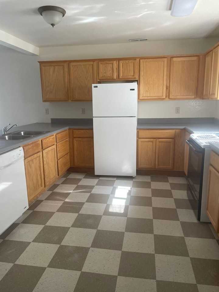 1506 S Yale St - Photo 2 of 9