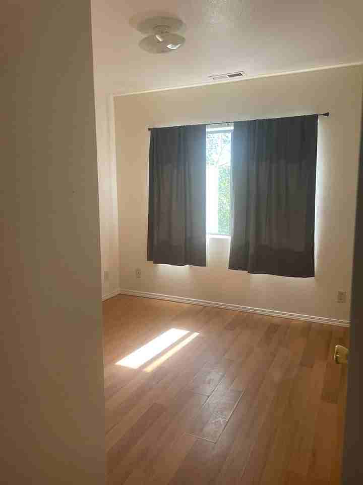 1506 S Yale St - Photo 6 of 9