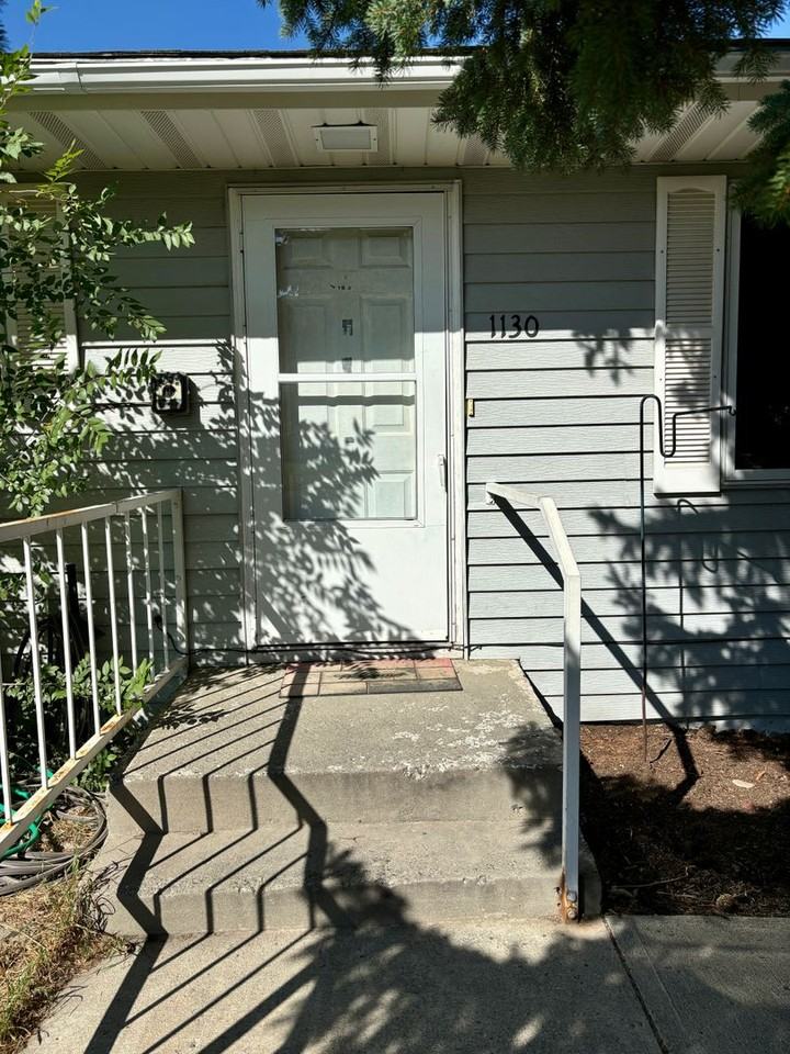 1130 Hudson St - Photo 2 of 17