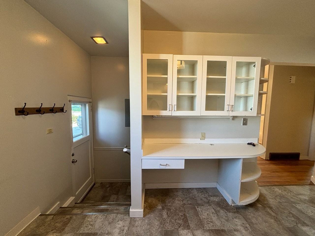 1130 Hudson St - Photo 6 of 17