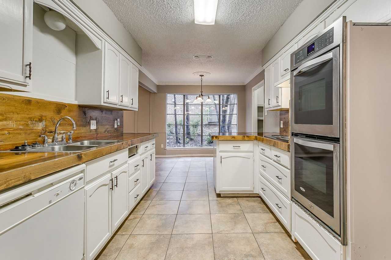 120 Ne Alsbury Blvd - Photo 3 of 12