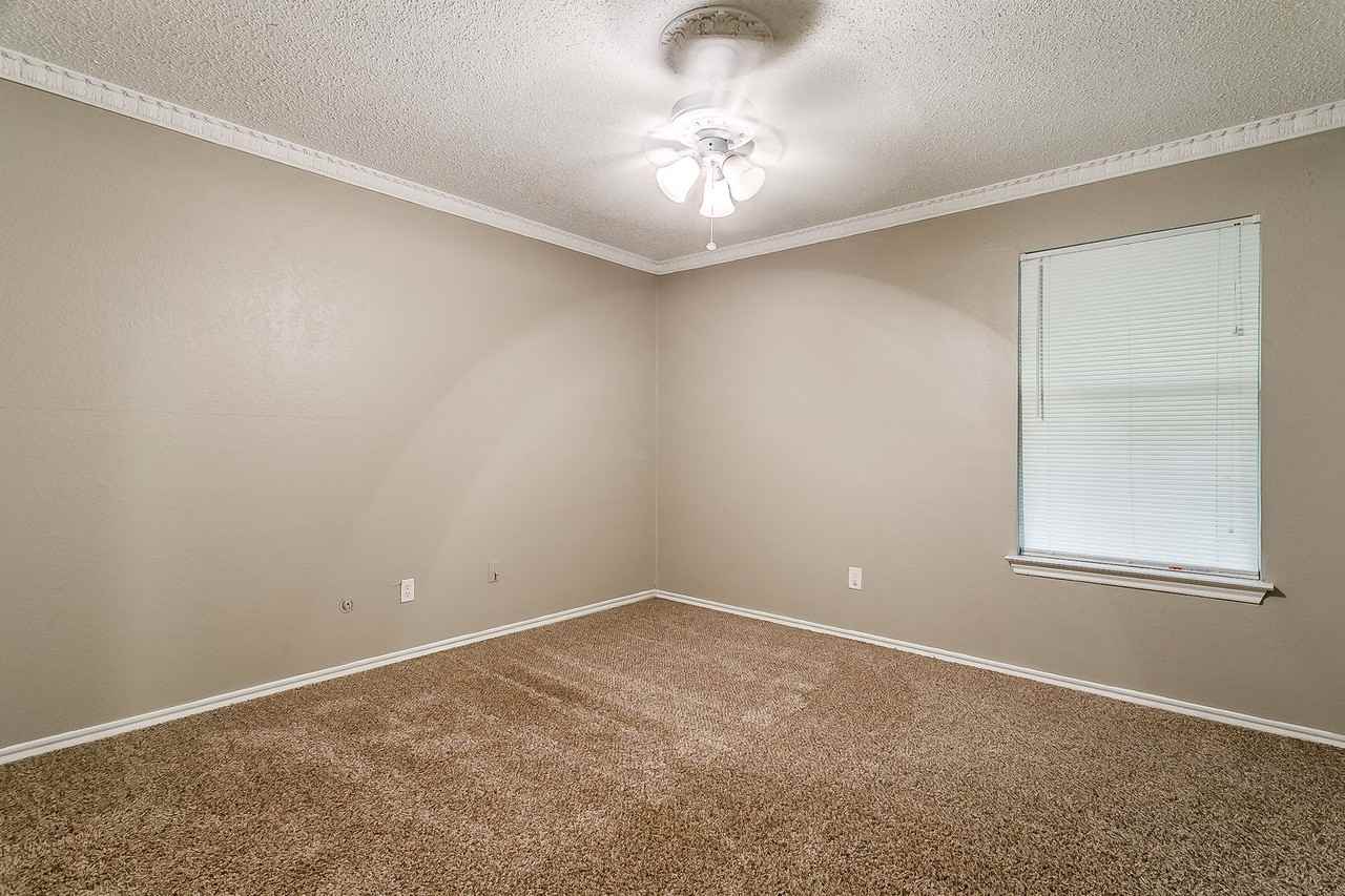 120 Ne Alsbury Blvd - Photo 6 of 12