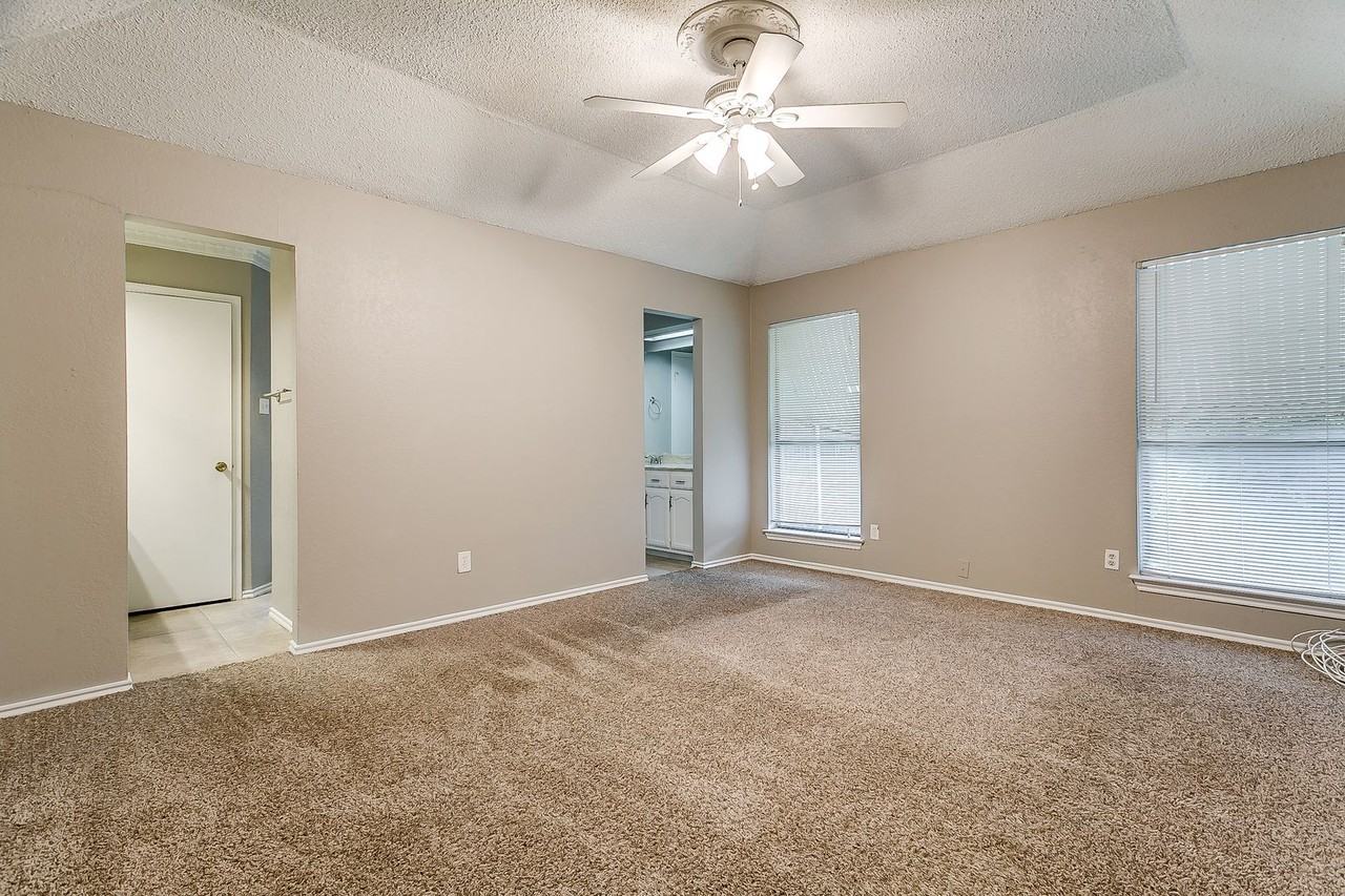 120 Ne Alsbury Blvd - Photo 7 of 12