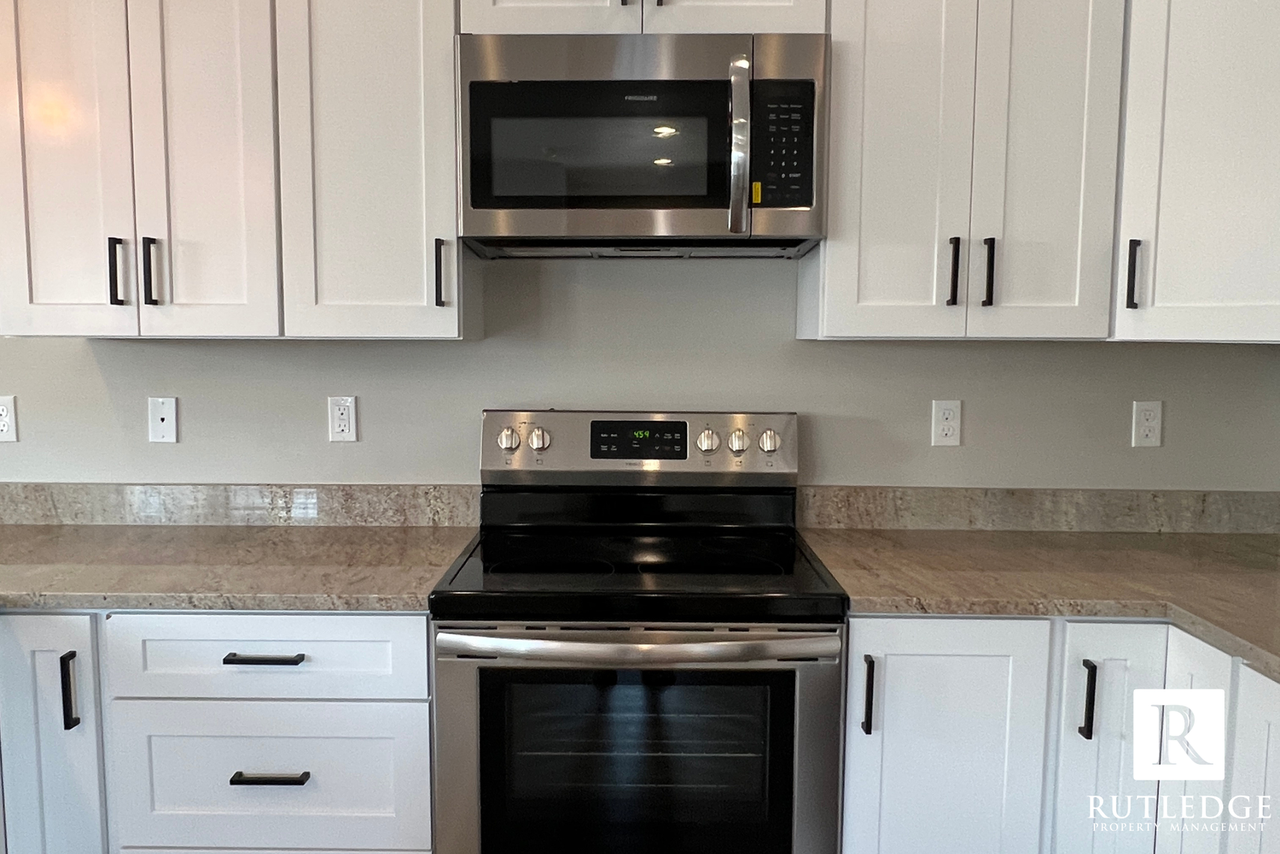 335 Everett Way - Photo 3 of 25