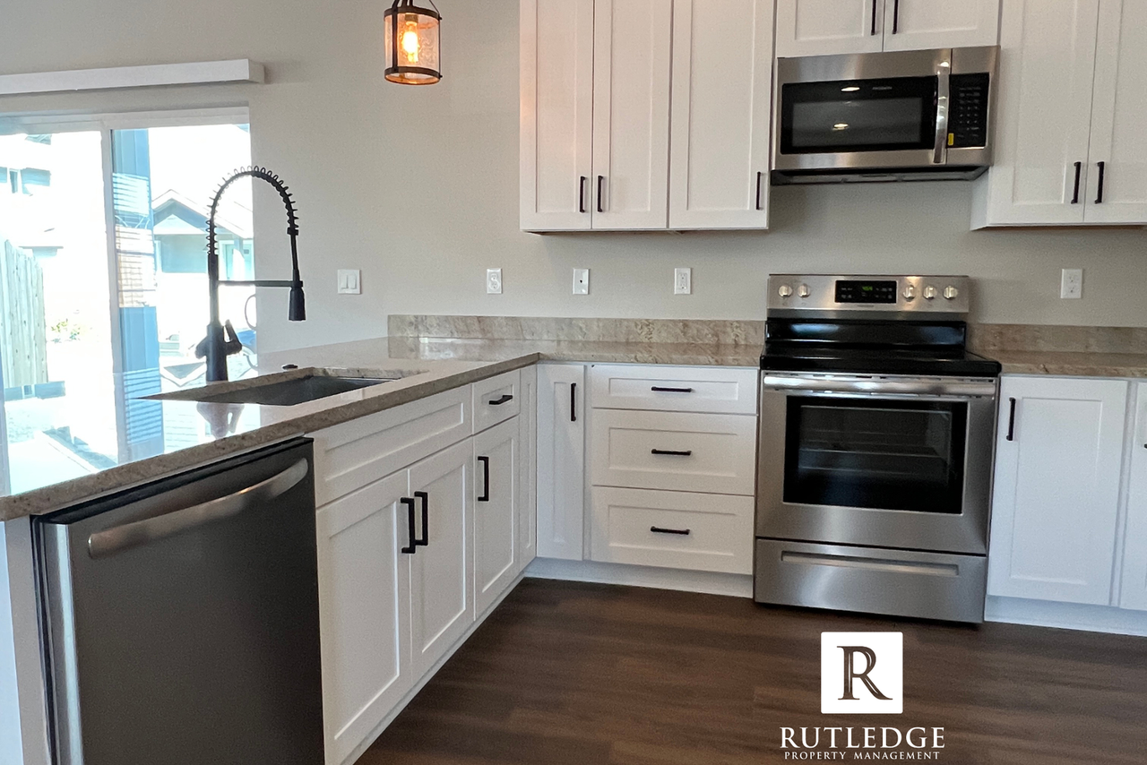 335 Everett Way - Photo 4 of 25