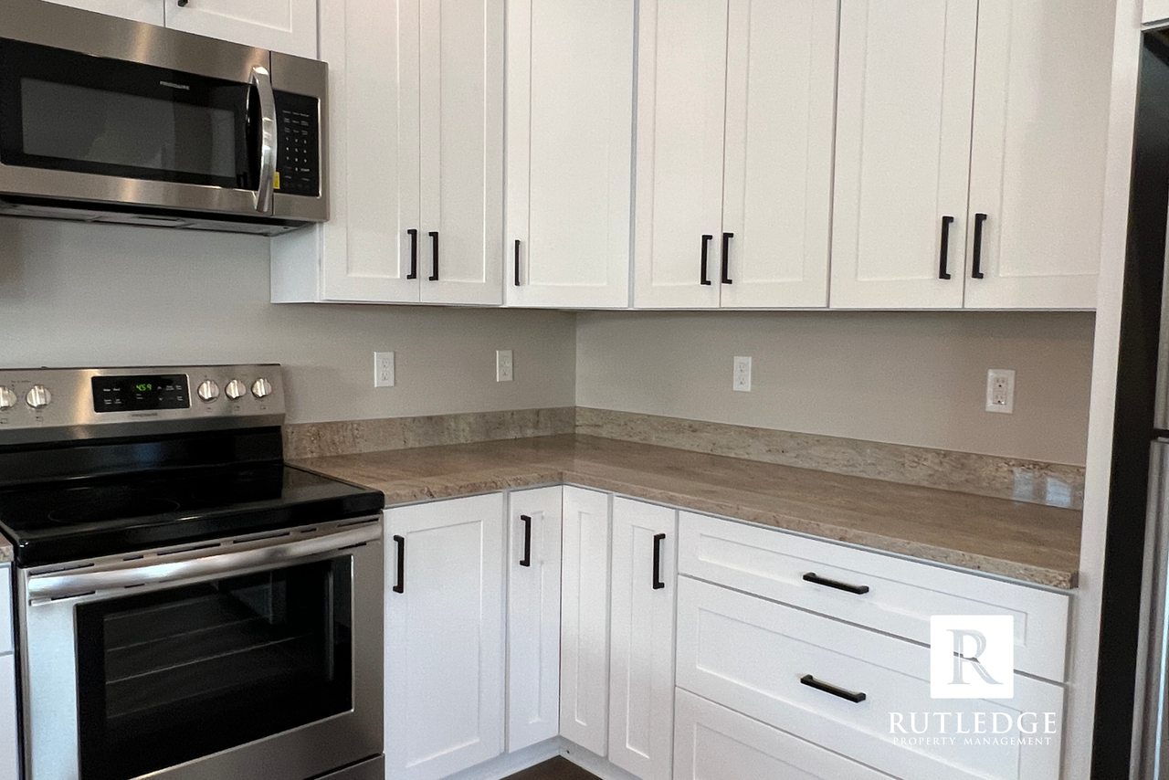 335 Everett Way - Photo 5 of 25