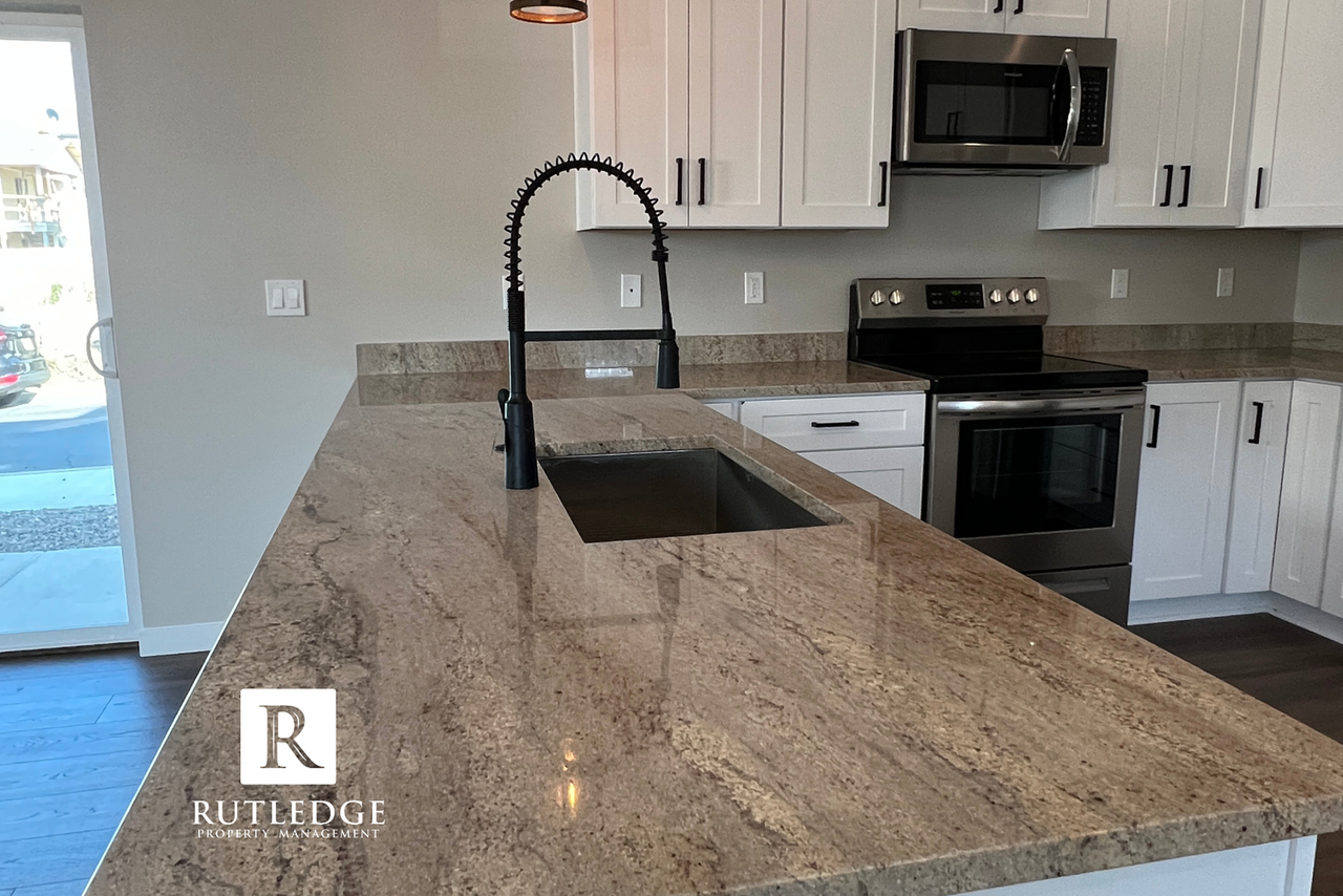 335 Everett Way - Photo 6 of 25