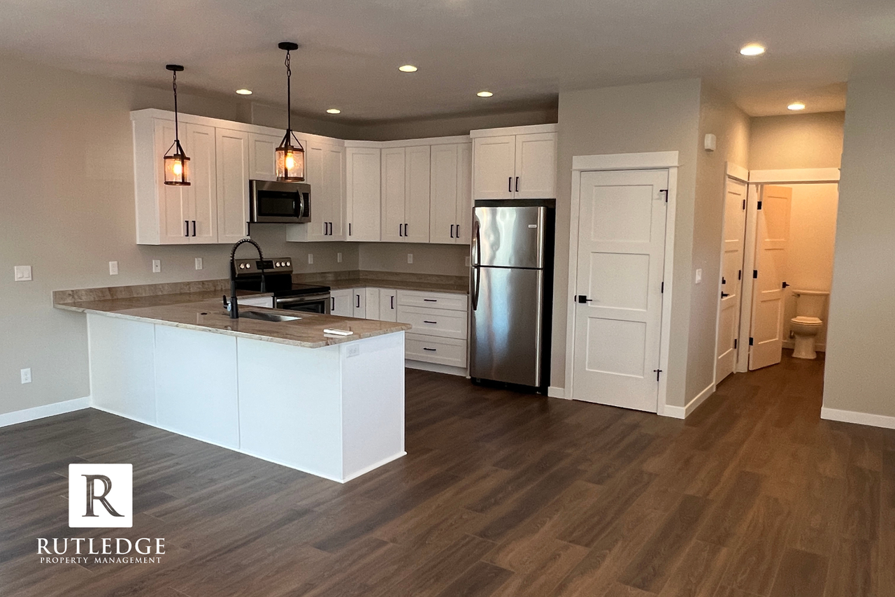 335 Everett Way - Photo 7 of 25