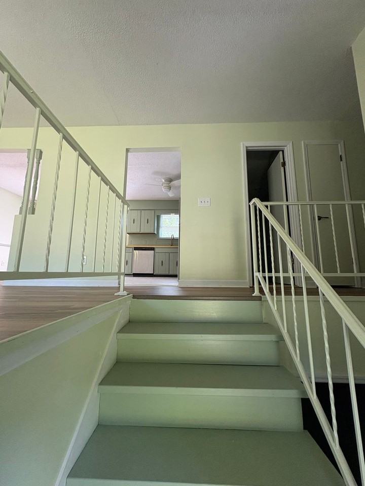 825 S Valleywood Cir - Photo 2 of 23