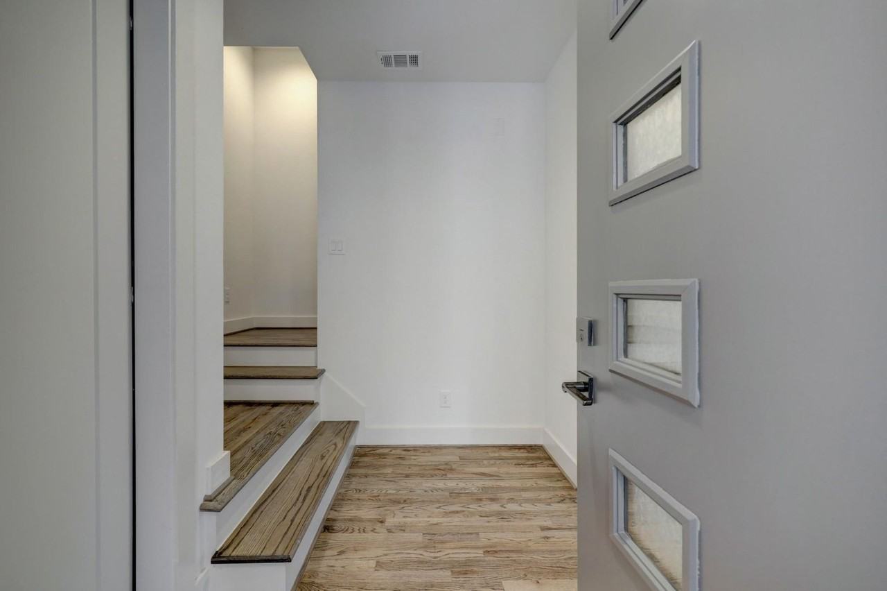1535 W 24th St #C - Photo 3 of 16