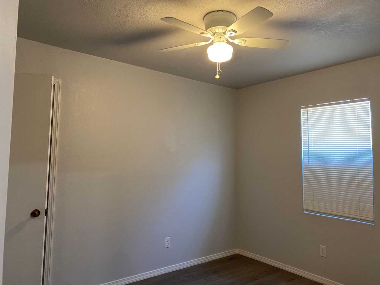 6431 N Elwood Ave - Photo 3 of 7