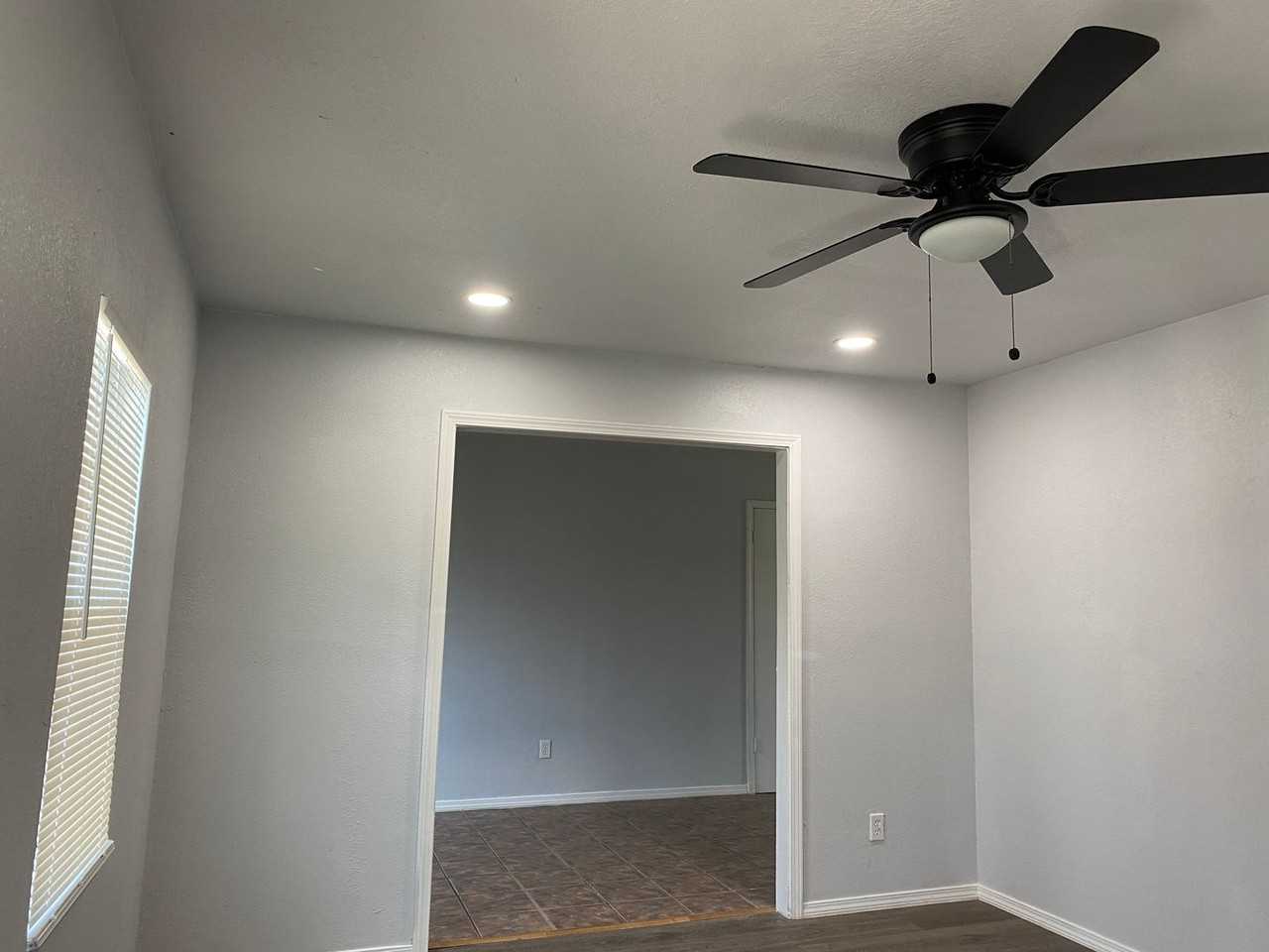 6431 N Elwood Ave - Photo 6 of 7