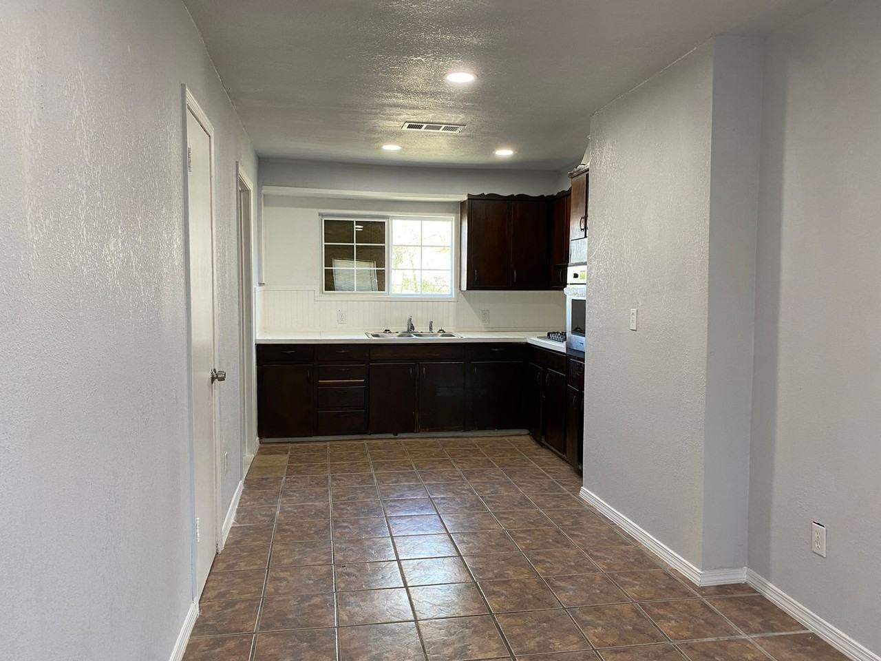6431 N Elwood Ave - Photo 7 of 7
