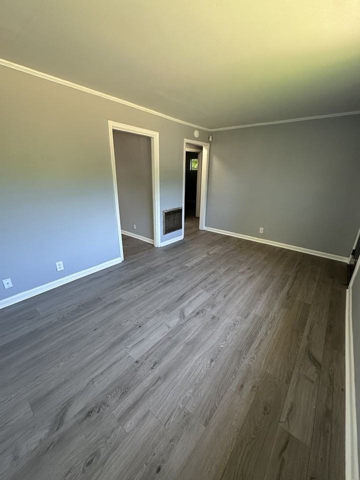 2006 Milne St - Photo 4 of 15