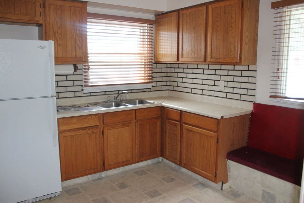 111 W Chinook St - Photo 3 of 8