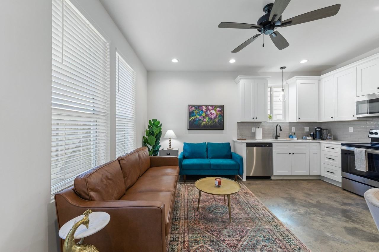 500 Highland Oaks Ln - Photo 2 of 20