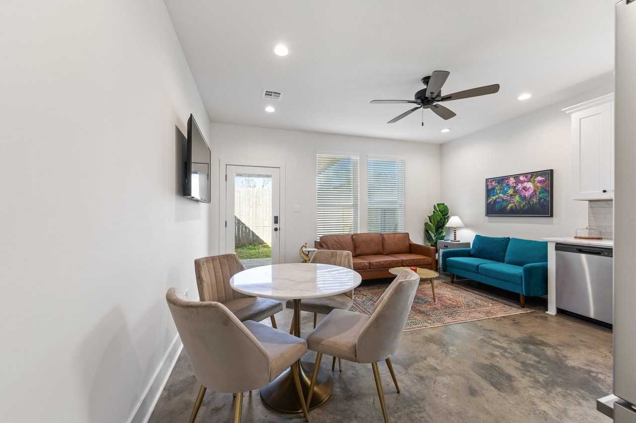 500 Highland Oaks Ln - Photo 4 of 20