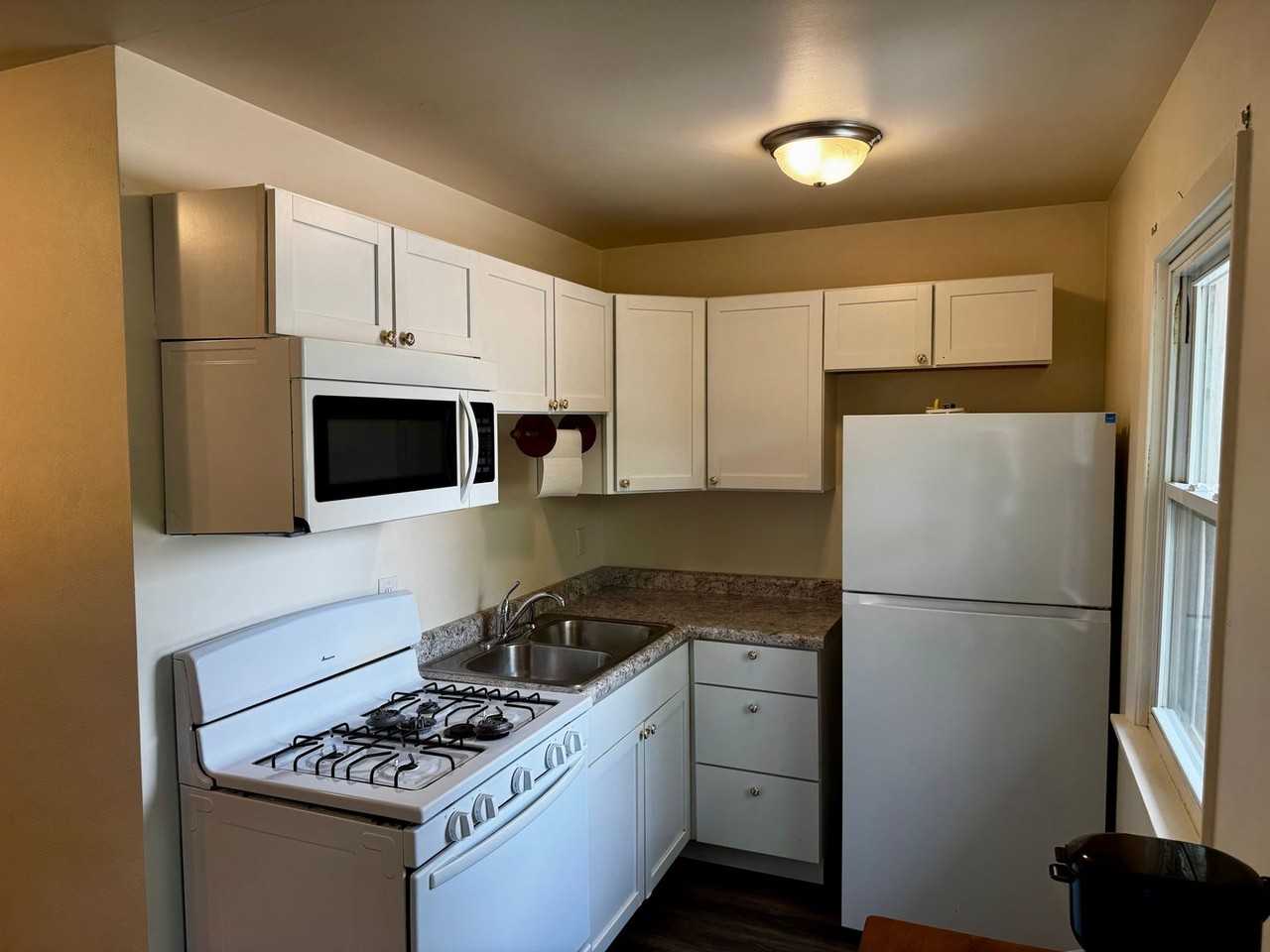 1811 13th Ave #8 - Photo 3 of 13