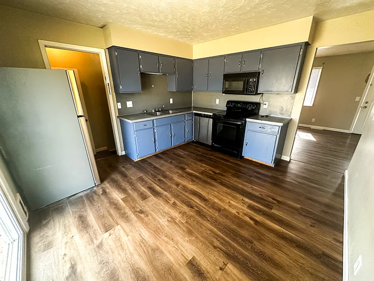 5611 S 113th St - Photo 6 of 23