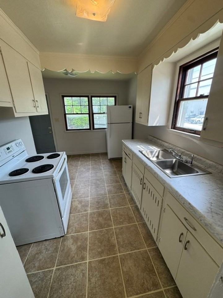 2925 Chestnut St - Photo 3 of 8