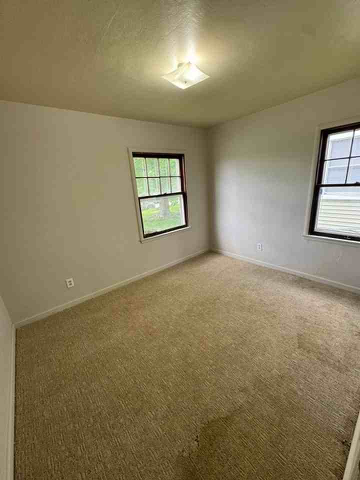 2925 Chestnut St - Photo 5 of 8