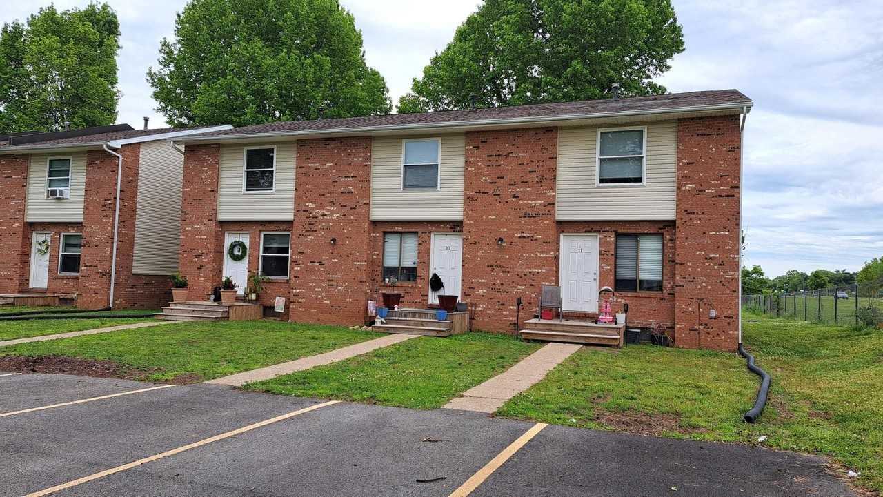 Evergreen Apartments & Townhouses in Belpre, OH - Photo 6 of 7